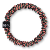 BRUNCHIES® "Rosewood" Seiden Scrunchie mit Karomuster in Pink, Blau und Grün - eleganter Look im Haar und am Handgelenk