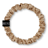 Beige farbener Brunchie mit Brezel Print für alle die das Oktoberfest lieben. 