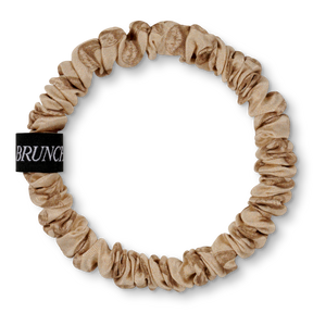 Beige farbener Brunchie mit Brezel Print für alle die das Oktoberfest lieben. 