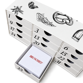 PRE ORDER BRUNCHIES® Adventskalender 2026 – 11 Seiden-Brunchies, Collector Clip & Charms