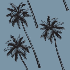 BRUNCHIES® Blue Palms Seiden Scrunchie aus 100 % OEKO-TEX® STANDARD 100 zertifizierter Maulbeerseide mit blauem Palmen-Design.