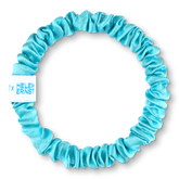Hellblauer BRUNCHIES® x Helen Ernst Seiden Scrunchie aus 100 % Maulbeerseide.