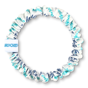 BRUNCHIES® x Unique Moments Seiden Scrunchie aus 100 % Maulbeerseide – exklusive Co-Creation der Eventreihe Unique Moments.