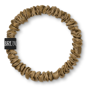 BRUNCHIES® Ying & Yang Gold Seiden Scrunchie aus 100 % OEKO-TEX® STANDARD 100 zertifizierter Maulbeerseide mit goldenem Ying-&-Yang-Motiv.