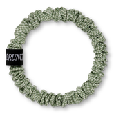 Seiden Scrunchie in Grün kariert wie bei den Porsche Bezugsstoffen.